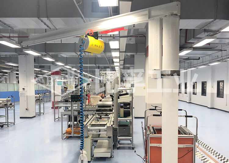 電子基站氣動平衡吊案例